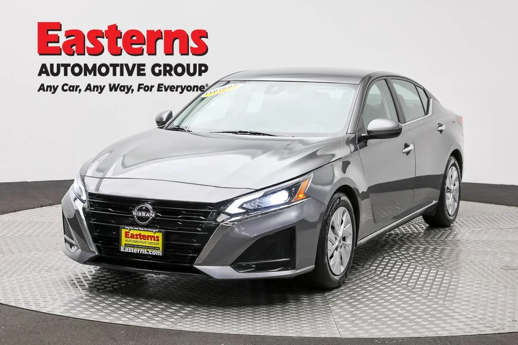 Used 2023 Gray Nissan 2.5 S image 1