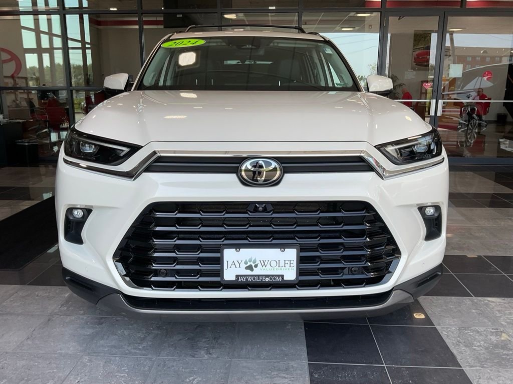 Certified 2024 Toyota Grand Highlander Platinum with VIN 5TDAAAB56RS004404 for sale in Kansas City