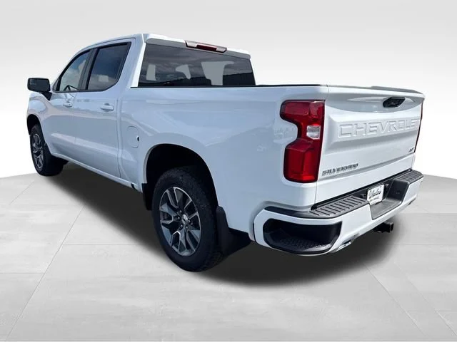 New 2026 Summit White Chevrolet RST image 5