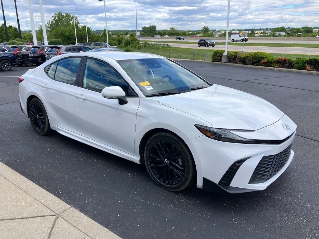 Used 2026 Ice Cap Toyota SE image 29