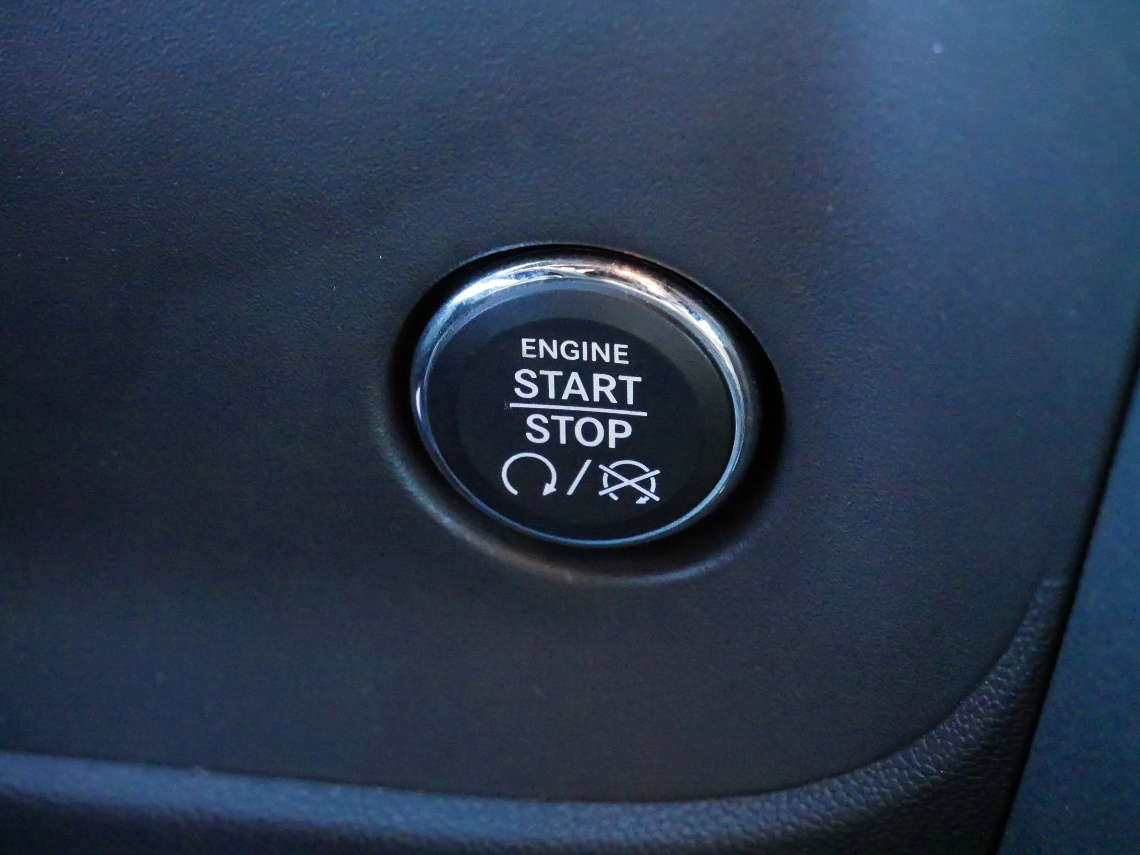 Used 2013 Bright White Dodge R/T image 28