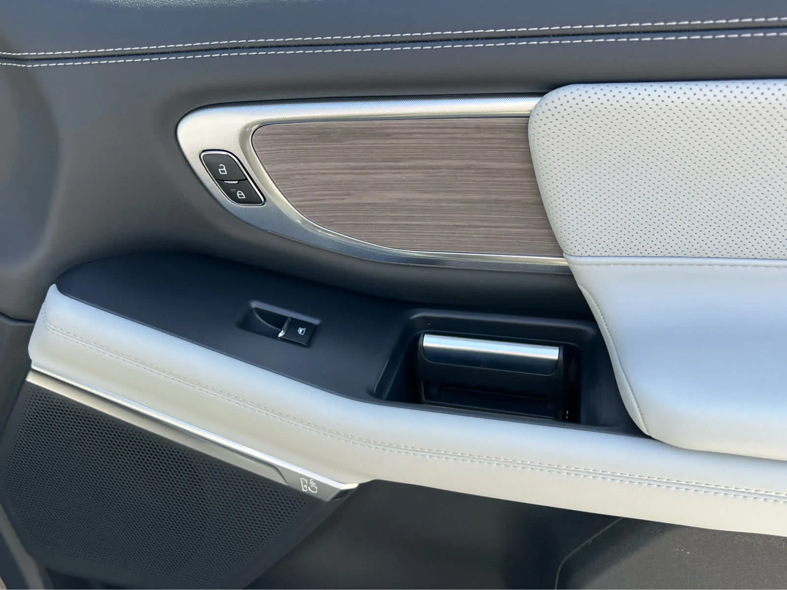 New 2026 Agate Black Metallic Ford MAX Platinum® image 19