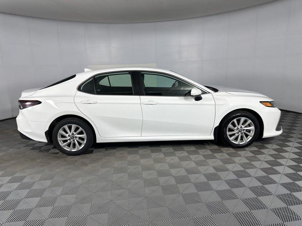 Used 2024 Ice Toyota LE image 9