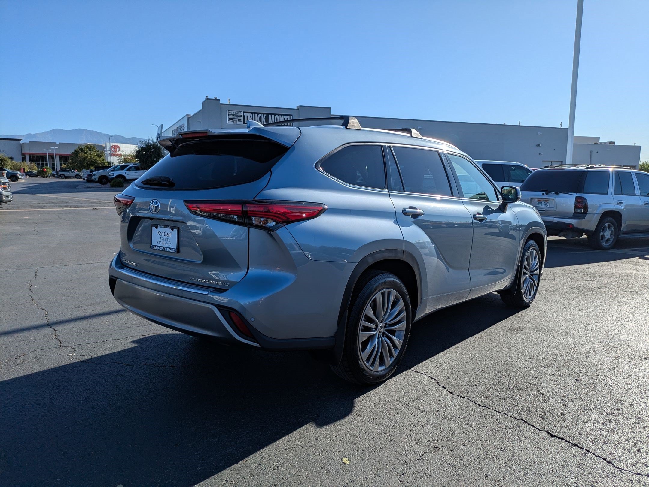 Used 2022 Moon Dust Toyota Platinum image 3