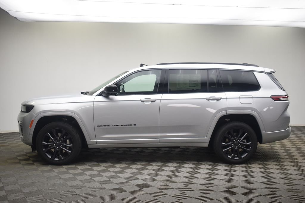 New 2026 Silver Zynith Exterior Paint Jeep Limited Reserve image 13