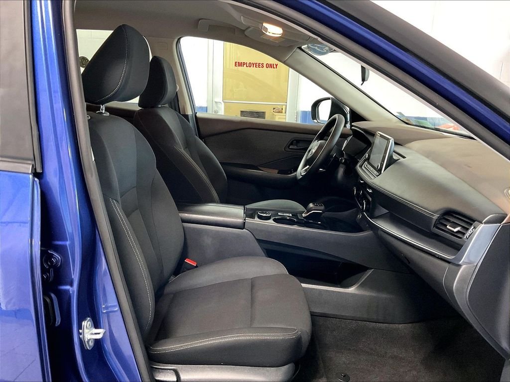 Used 2023 Blue Nissan S image 11