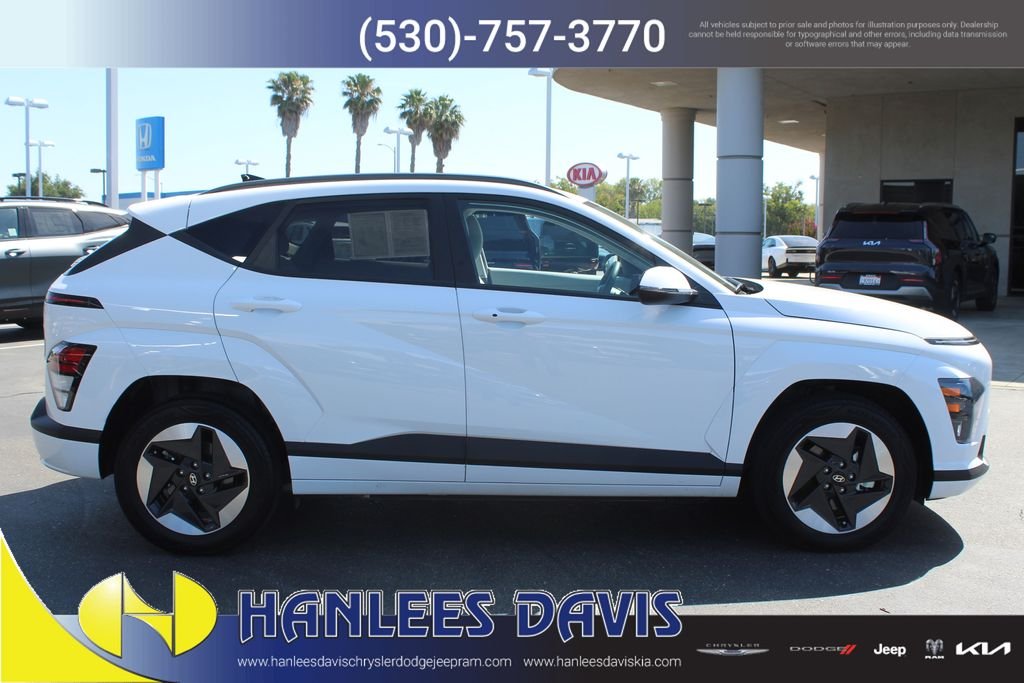 Used 2024 White Hyundai SEL image 6