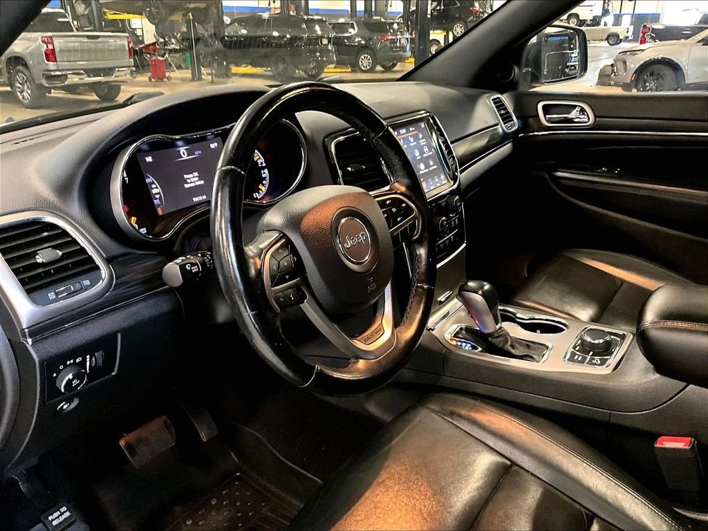 Used 2020 Silver Jeep Limited image 8