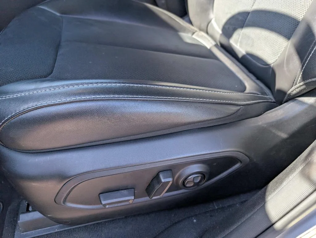 Used 2025 Silver Jeep Altitude image 14