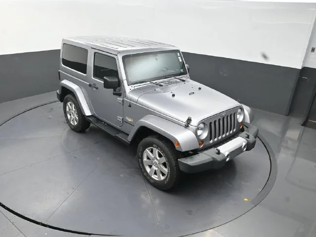 Used 2013 Silver Jeep Sahara image 20