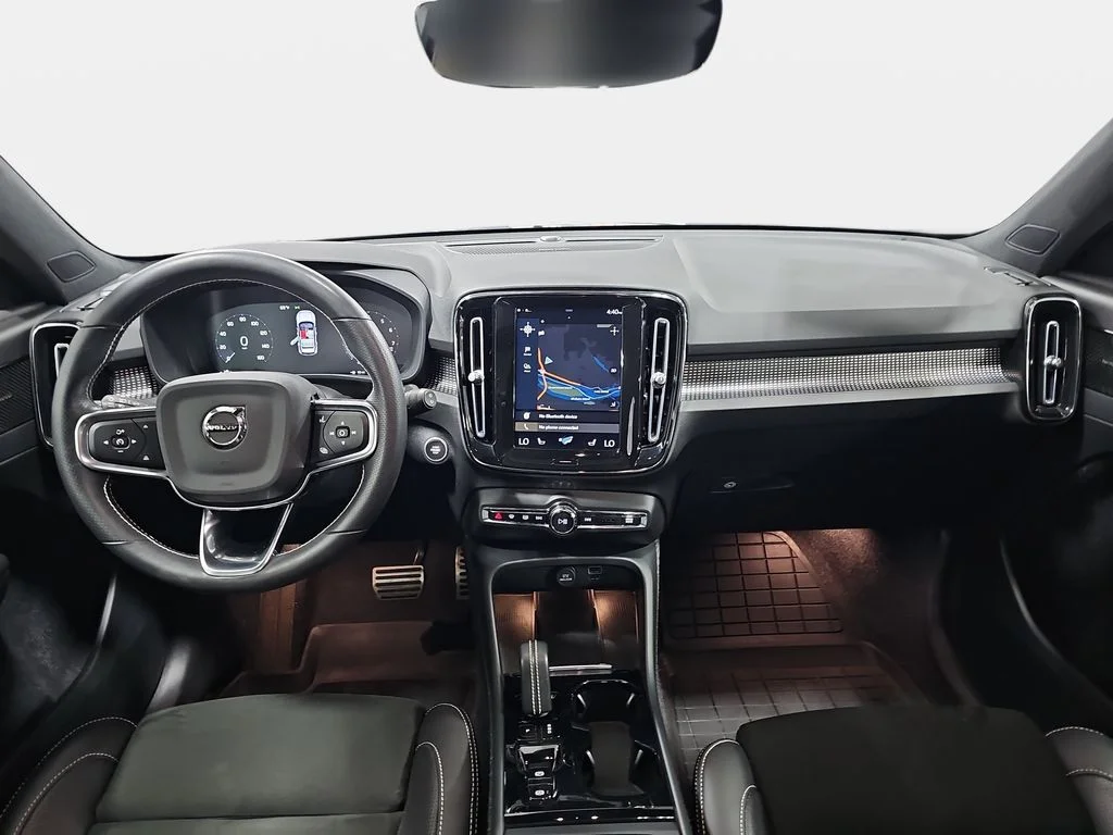 Used 2021 Black Volvo R-Design image 10