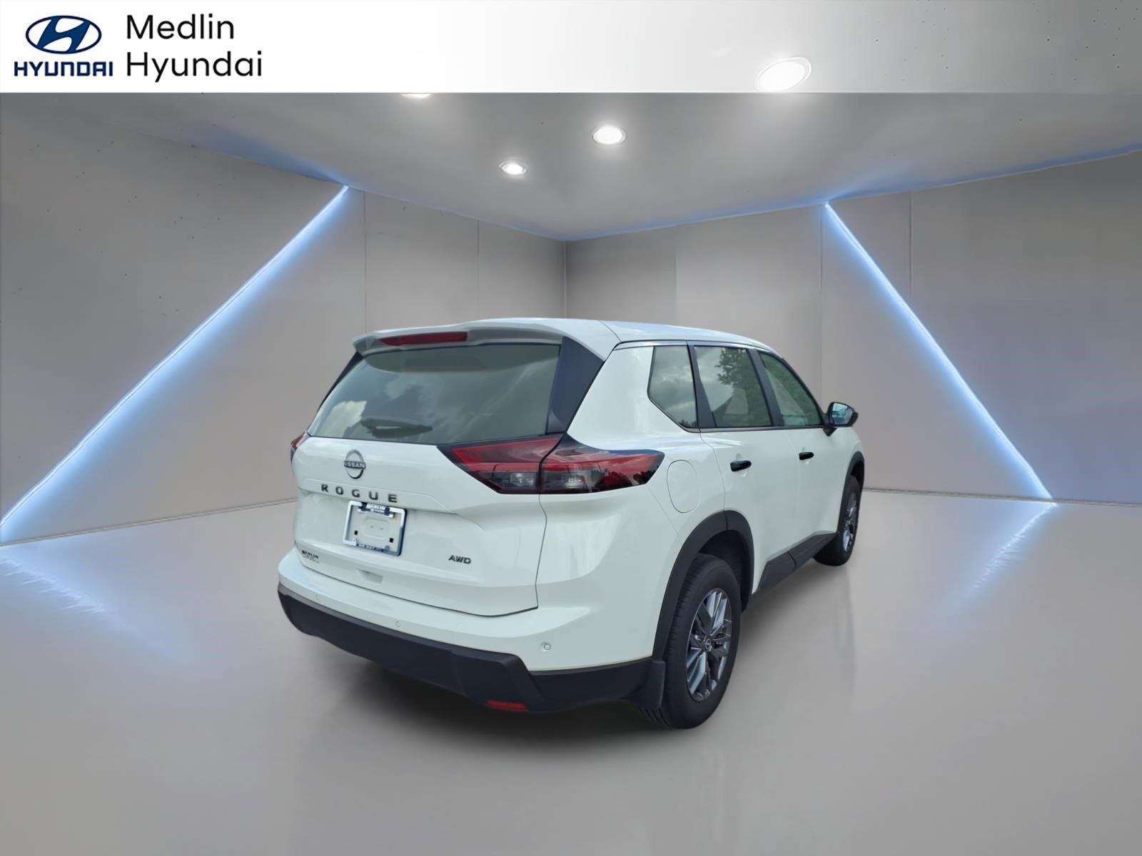 Used 2026 Glacier White Nissan S image 3