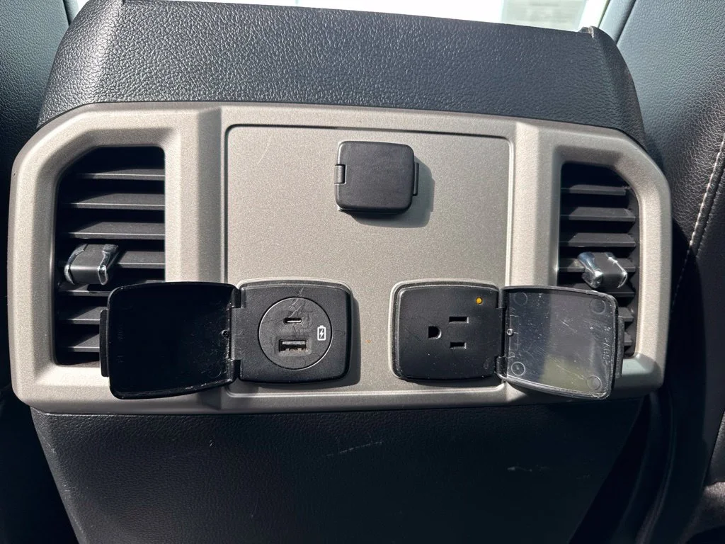 Used 2020 Black Metallic Ford Lariat image 19