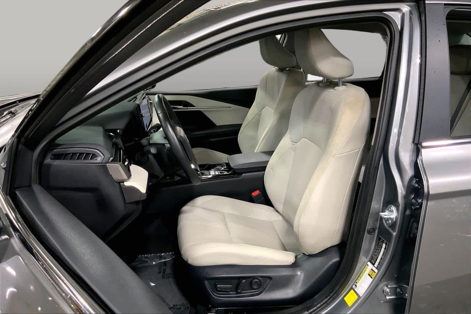 2025 Toyota Camry XLE - Photo 8