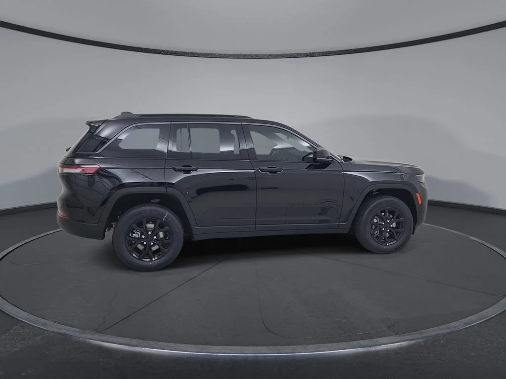 New 2026 Diamond Black Crystal Pearl-Coat Exterior Paint Jeep Altitude image 16