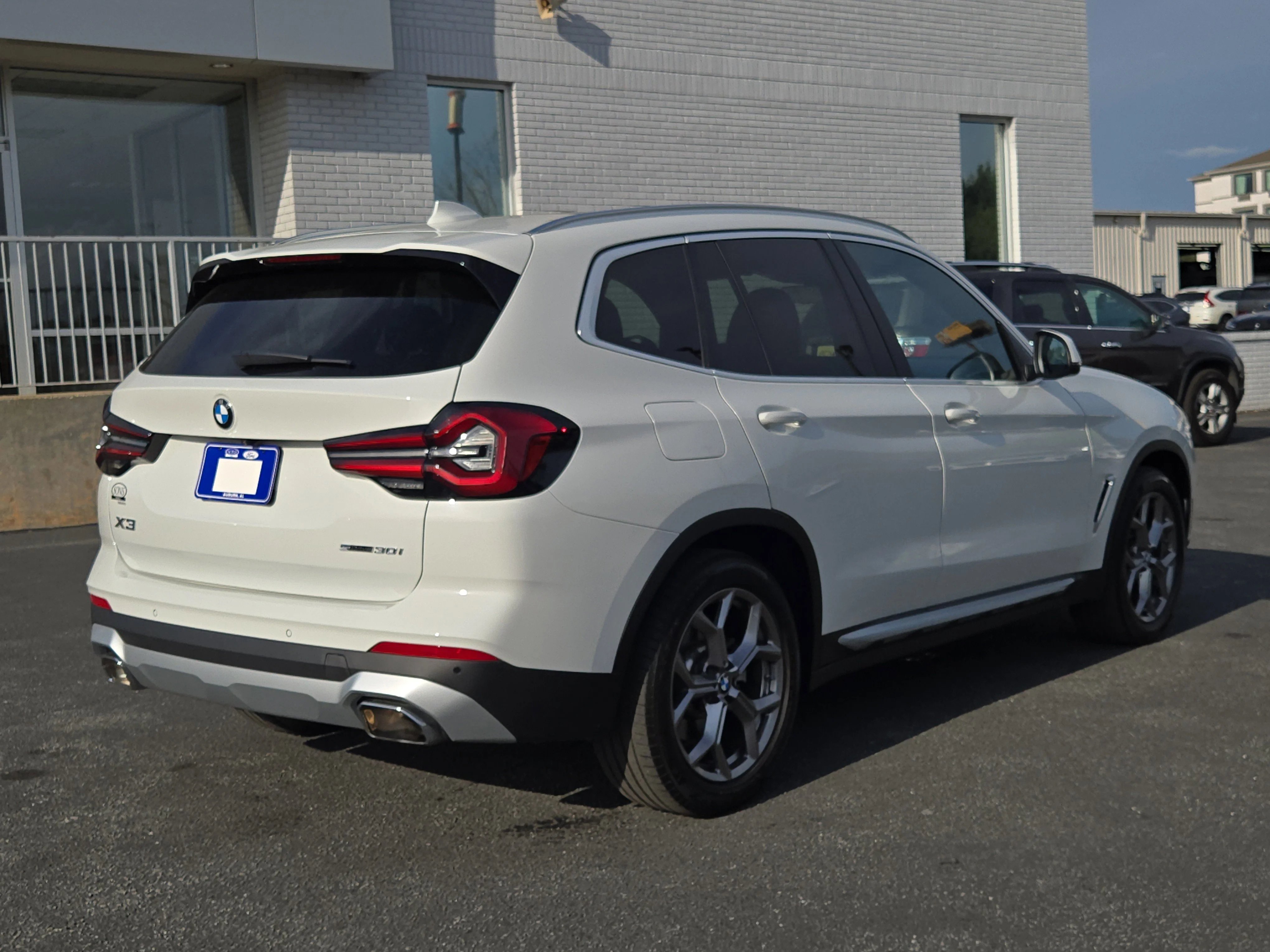 Used 2023 Alpine White BMW sDrive30i image 7