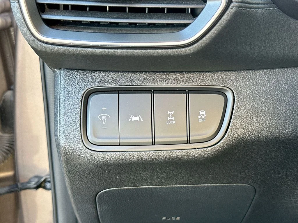 Used 2020 Brown Hyundai SE image 8