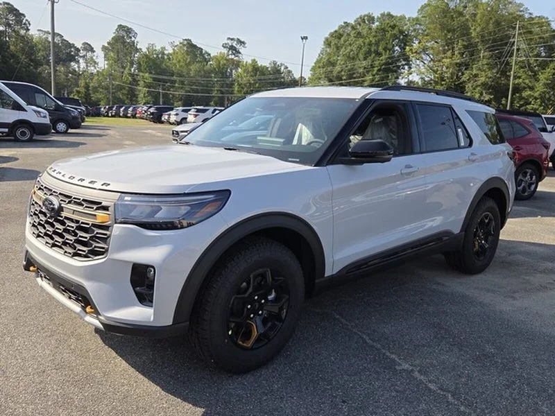 New 2026 Space White Metallic Ford Tremor® image 3
