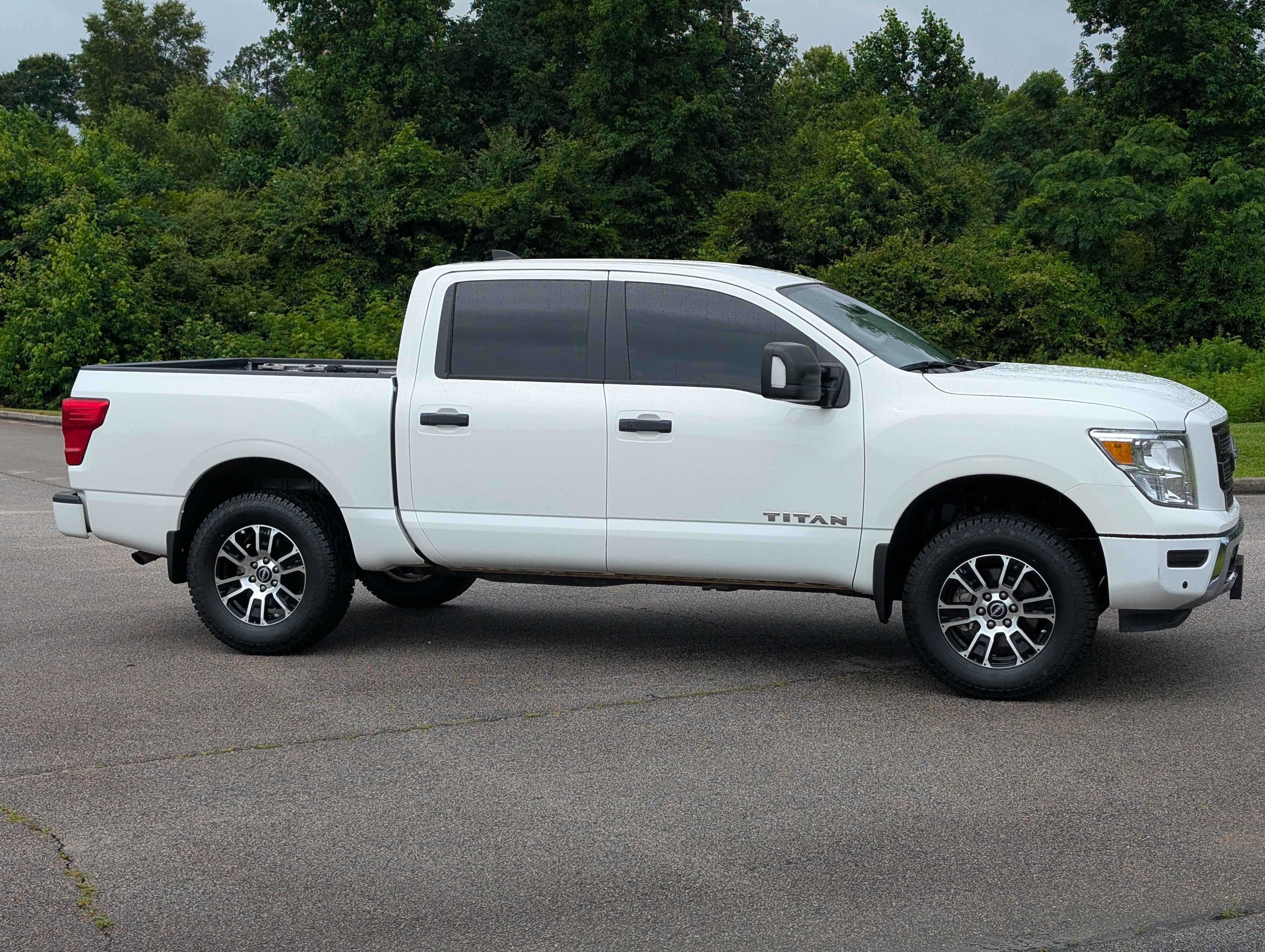 Used 2024 White Nissan SV image 6
