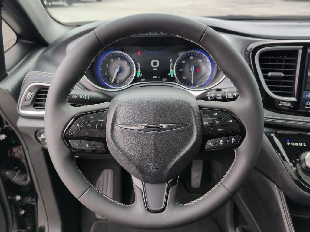 Used 2025 Black Chrysler Limited image 11