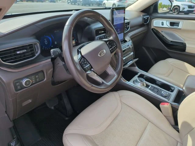 Used 2022 Black Ford Platinum image 16