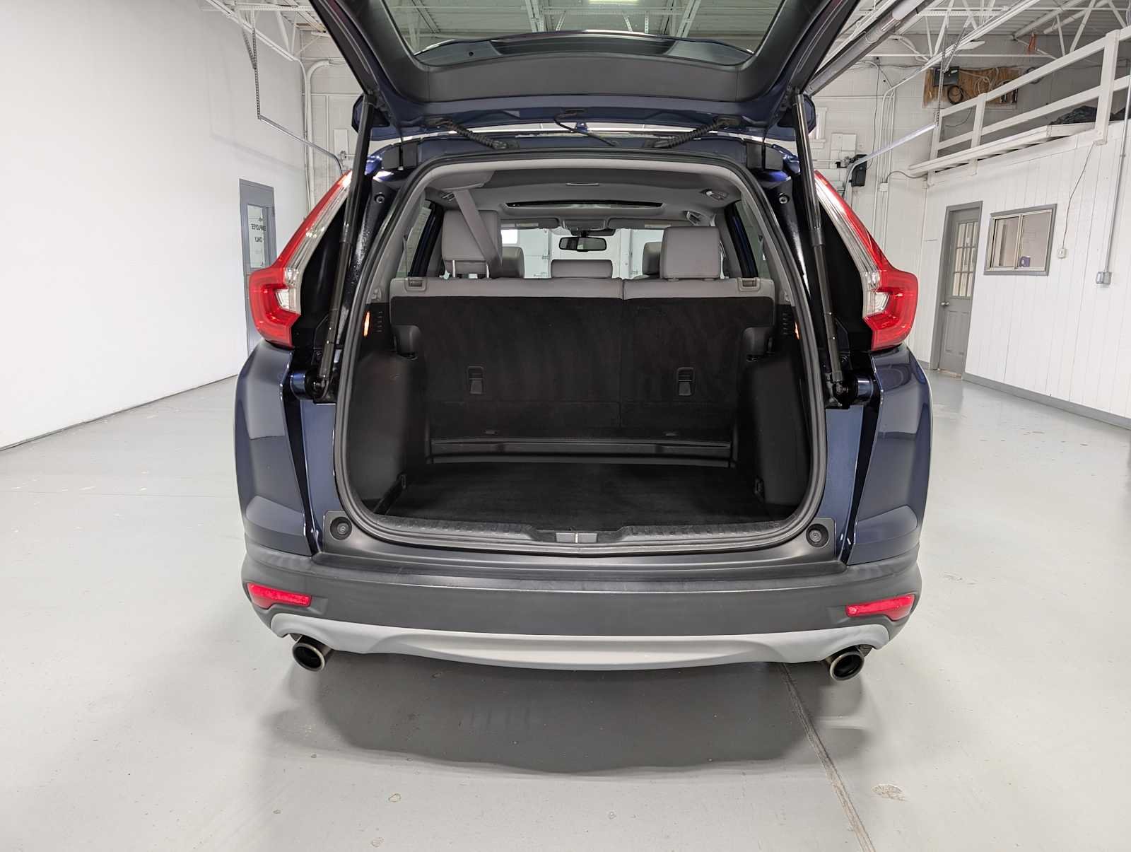 Used 2018 Obsidian Blue Pearl Honda Touring image 41