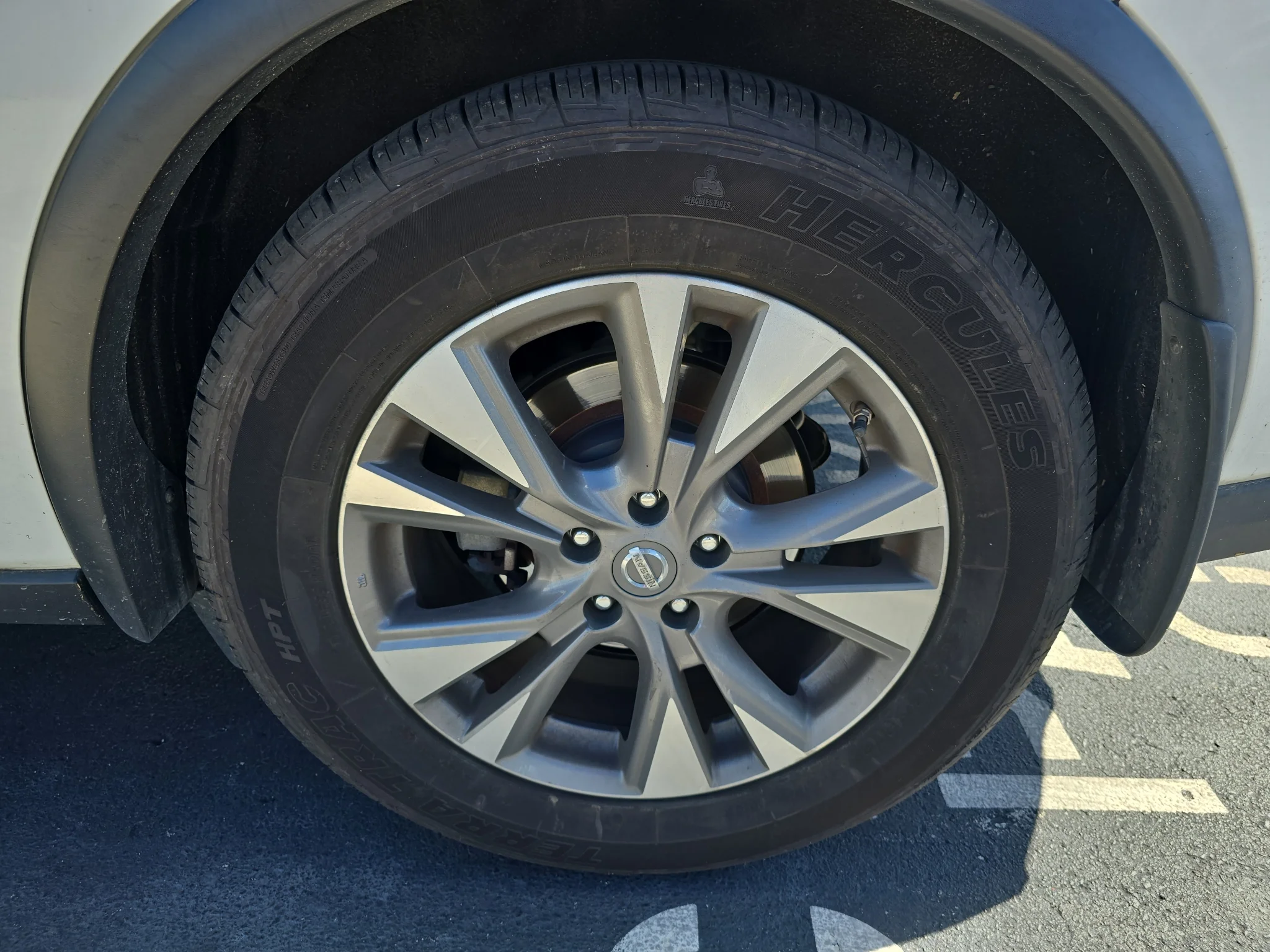 Used 2017 White Nissan SL image 4
