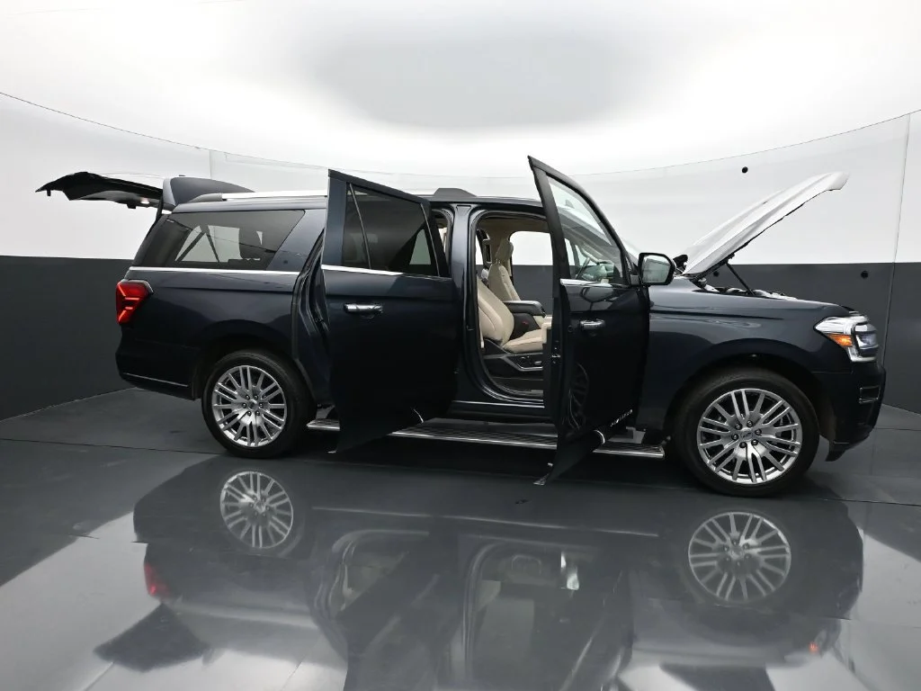 Used 2024  Ford Platinum image 38