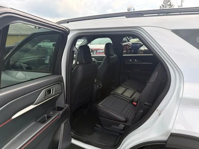 New 2026 Space White Metallic Ford ST-Line image 51