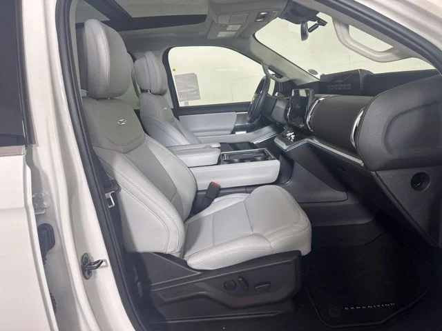 New 2026 Star White Metallic Tri-Coat Ford Platinum image 4