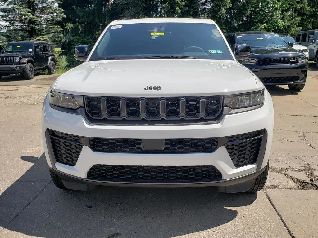 New 2026 Bright White Clearcoat Jeep Laredo Altitude image 9