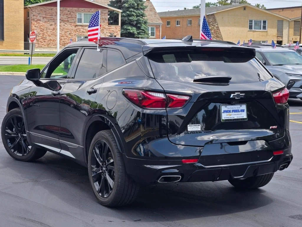 Used 2021 BLACK Chevrolet RS image 16
