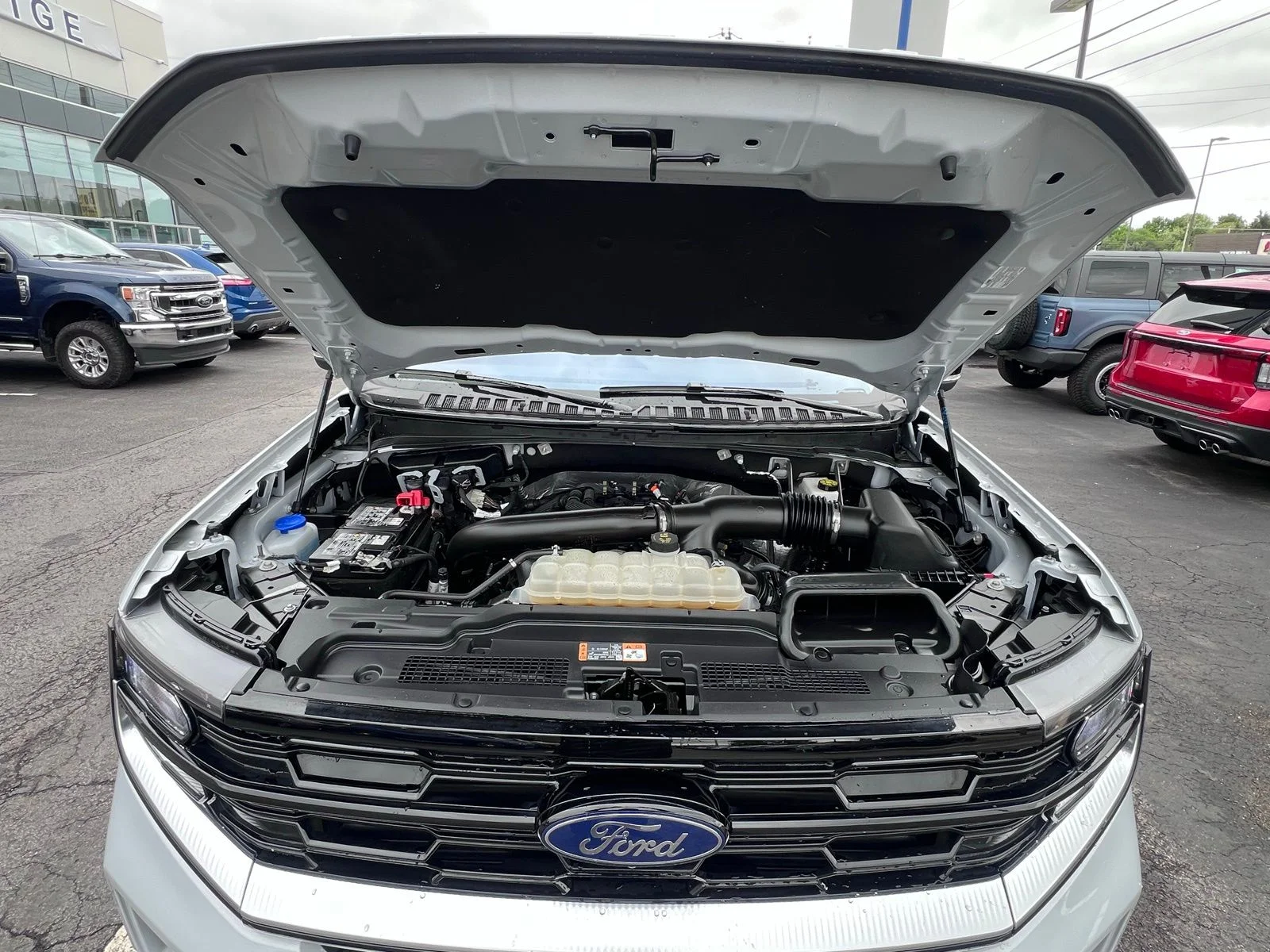 Certified Used 2025 Silver Metallic Ford Platinum image 3