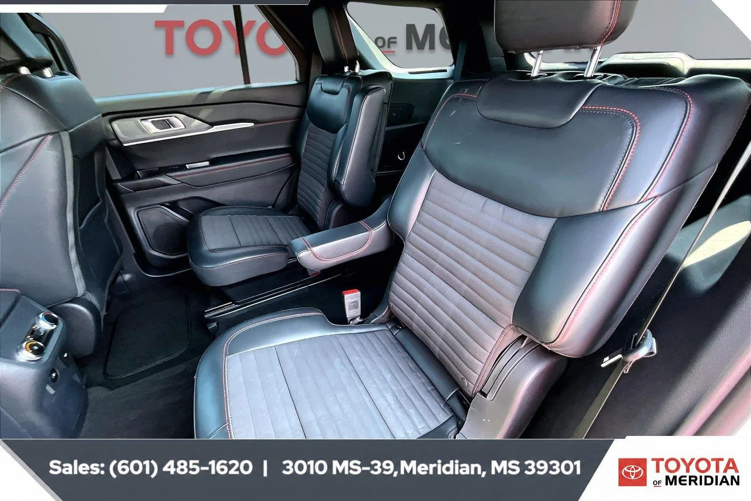 Used 2025 Star White Metallic Tri-Coat Ford ST-Line image 19