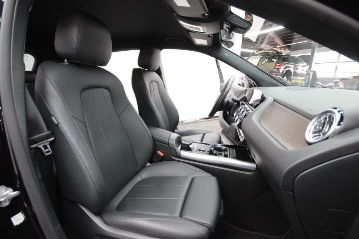 Used 2022 Black Mercedes-Benz GLA 250 image 38