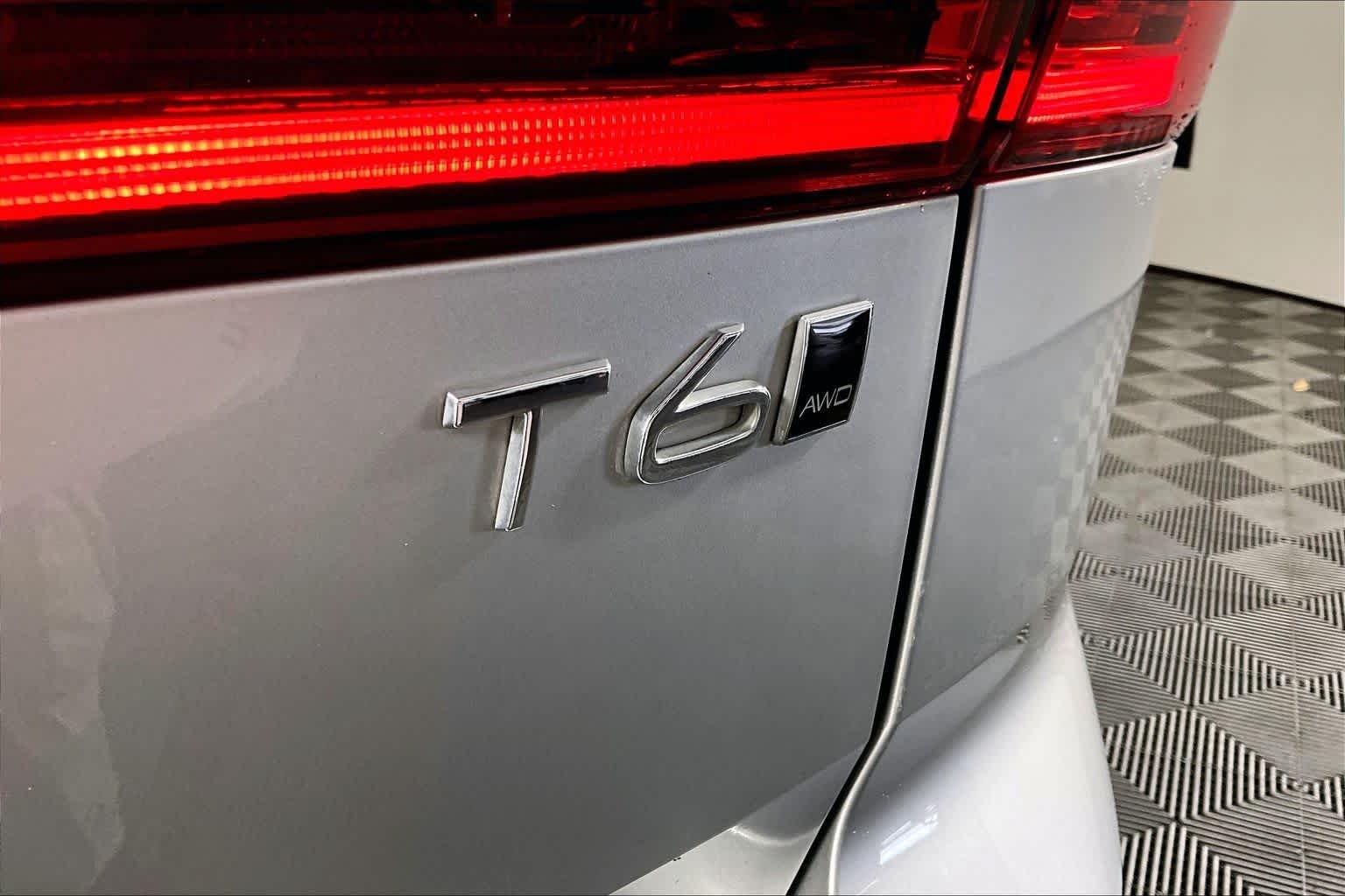 Used 2021 Bright Silver Metallic Volvo Inscription image 10