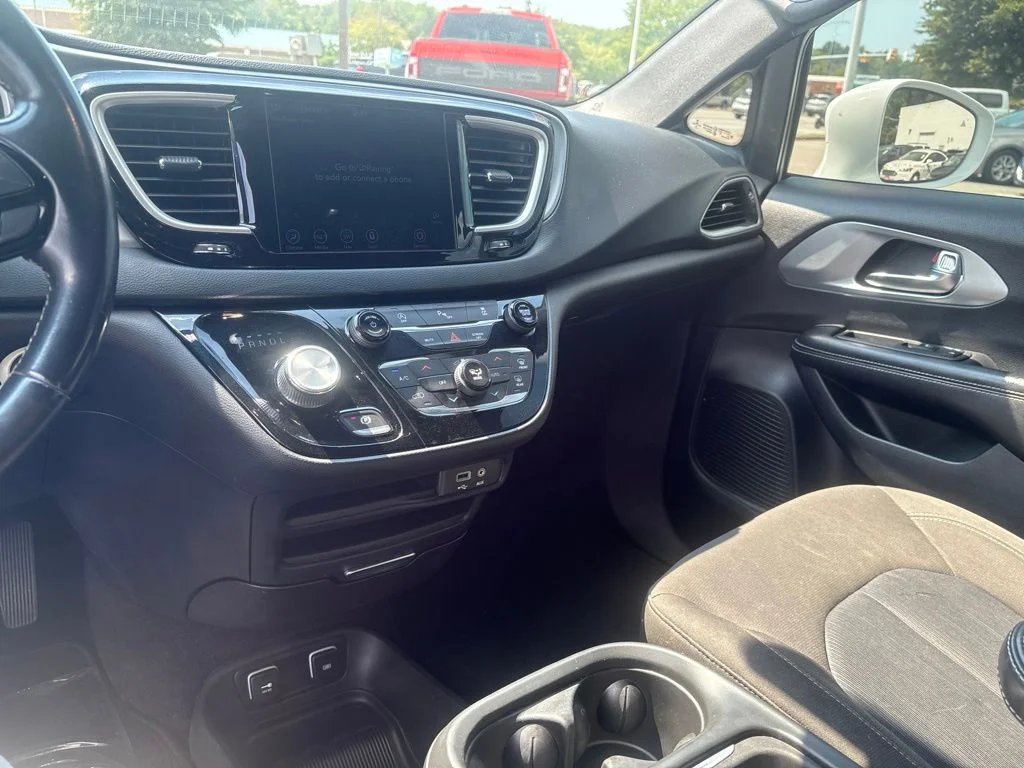Used 2020 White Chrysler Touring image 45