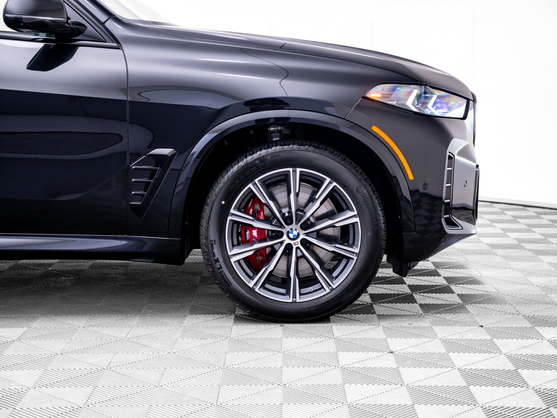 New 2026 Black Sapphire Metallic BMW xDrive50e image 35