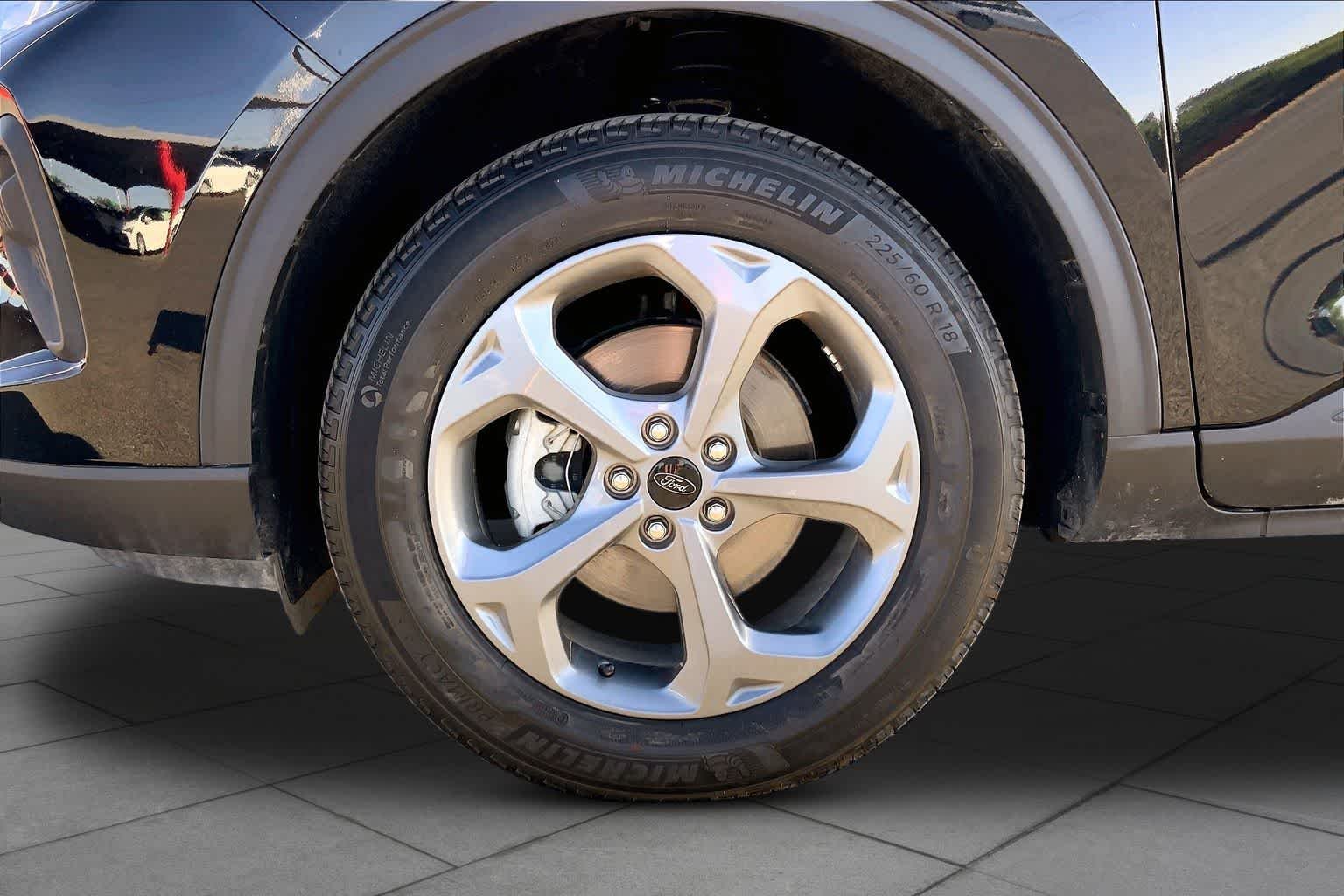 Used 2025 Agate Black Metallic Ford ST-Line image 11