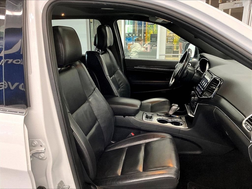 Used 2022 Bright White Clearcoat Jeep Limited image 11