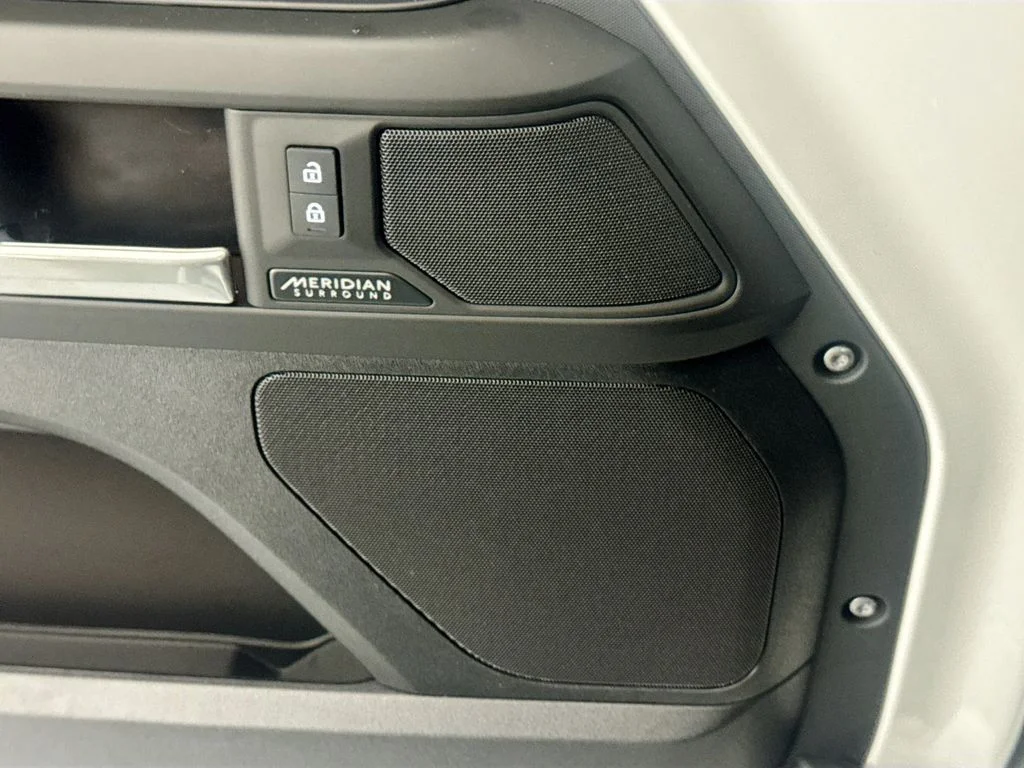New 2026 Fuji White Land Rover X-Dynamic SE image 18