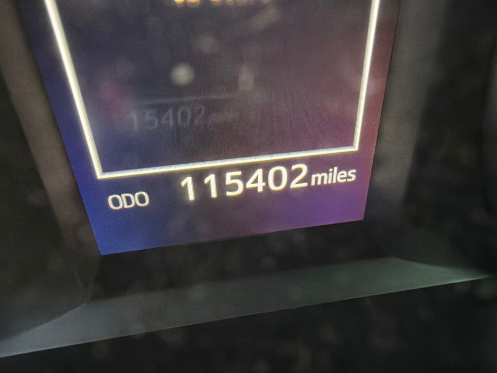 Used 2018 White Toyota XLE image 6