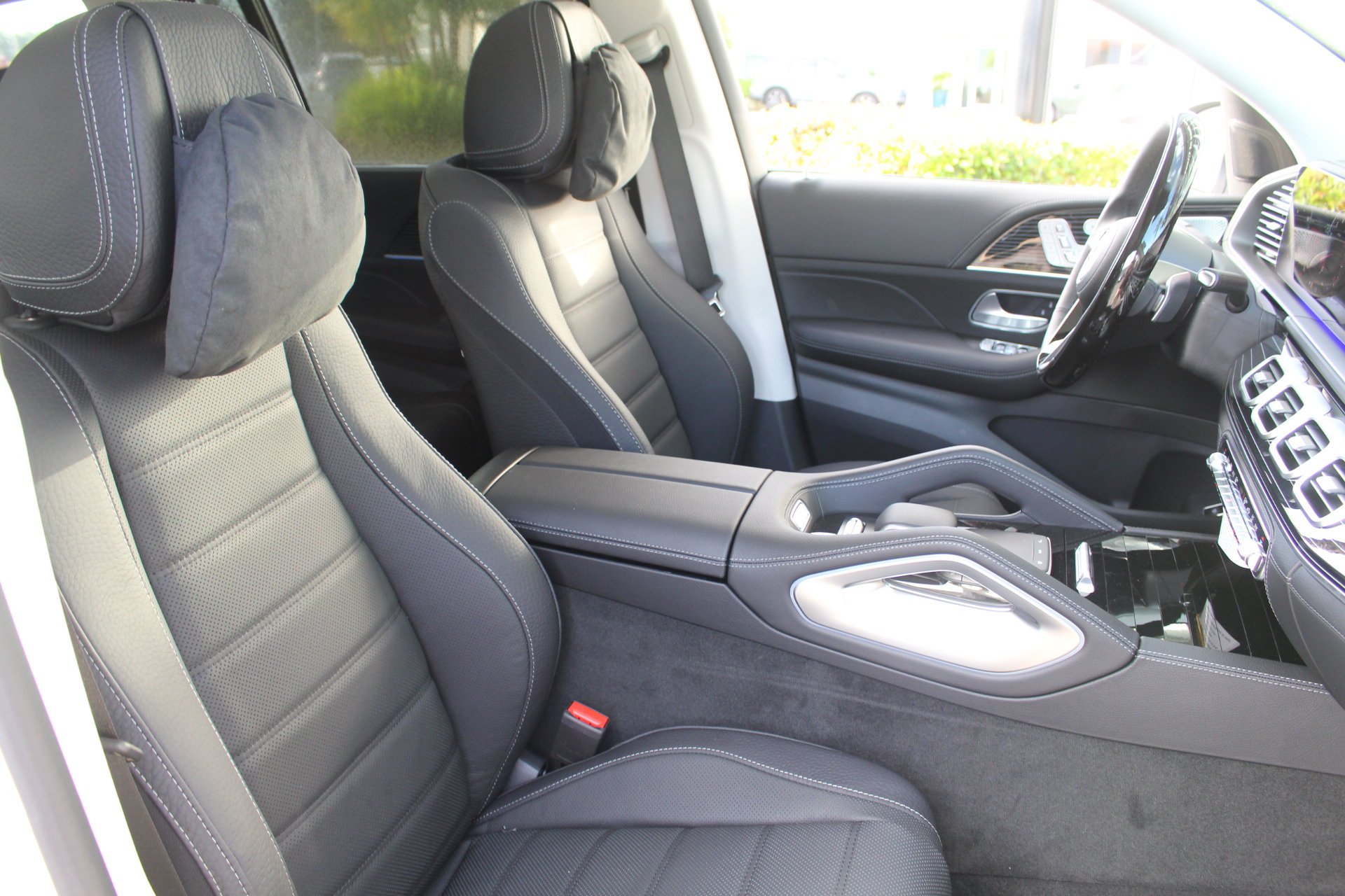 New 2026 MANUFAKTUR Moonlight White Metallic Mercedes-Benz GLS 450 image 21
