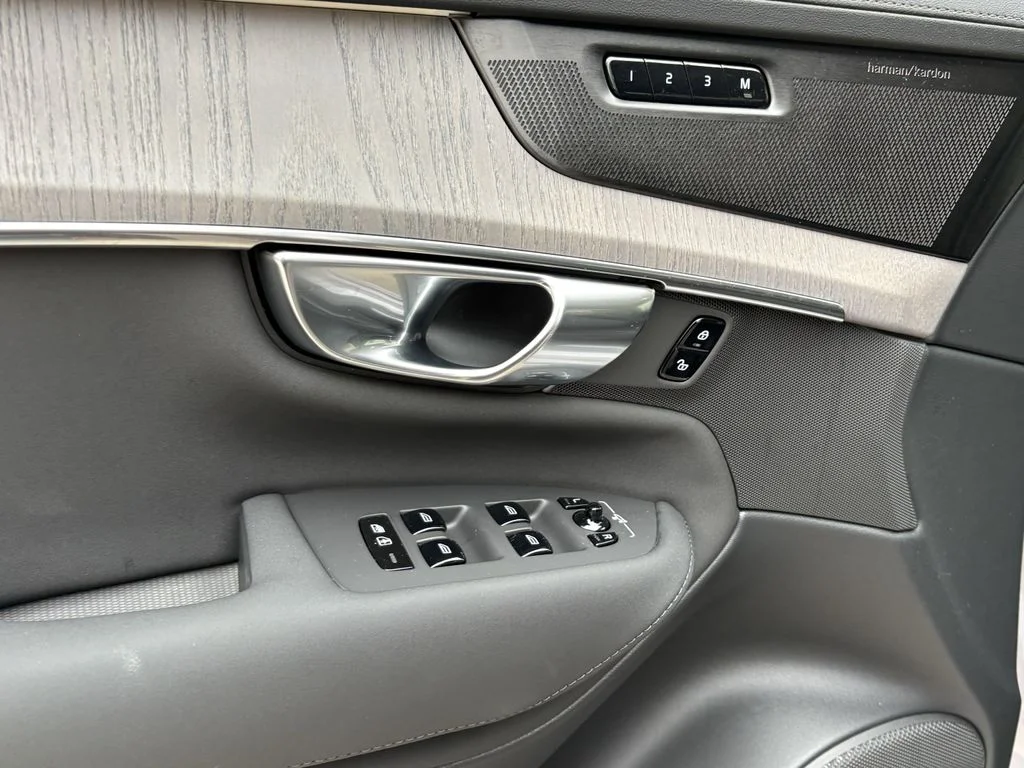 New 2026 Aurora Silver Volvo Ultra image 11