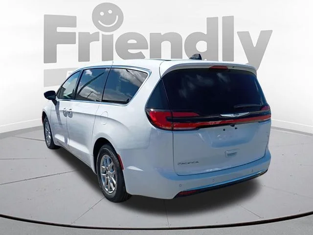 New 2026 Bright White Clear-Coat Exterior Paint Chrysler Select image 8