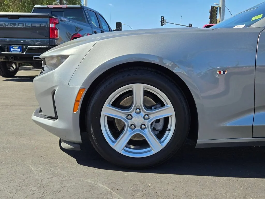 Used 2023 SHARKSKIN METALLIC Chevrolet 2LT image 9