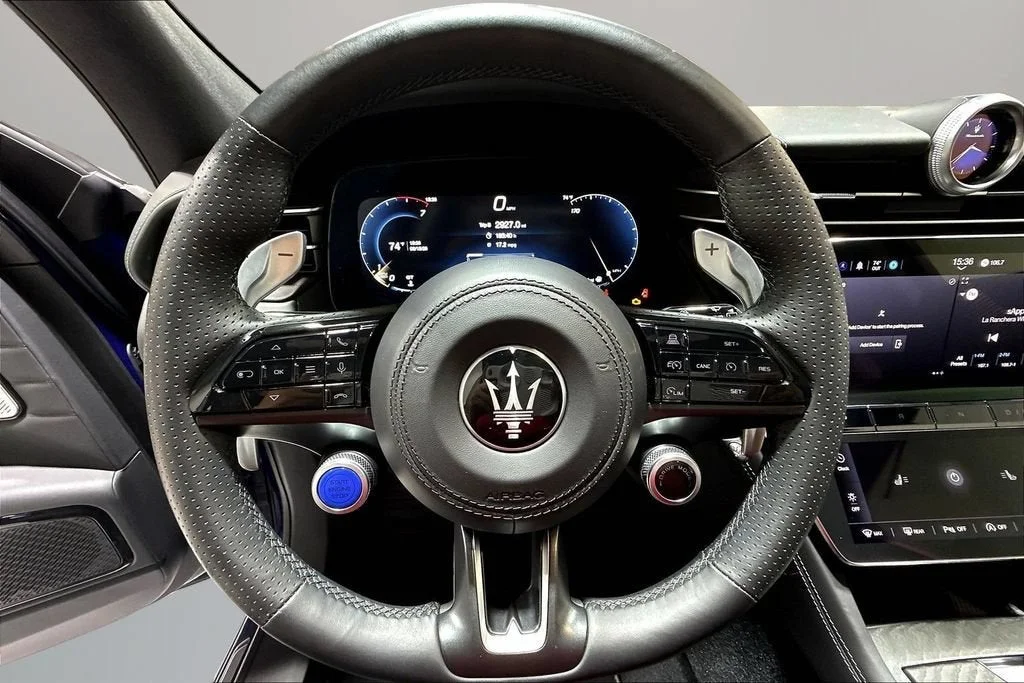 Used 2025 Blu Intenso Metallic Maserati  image 10