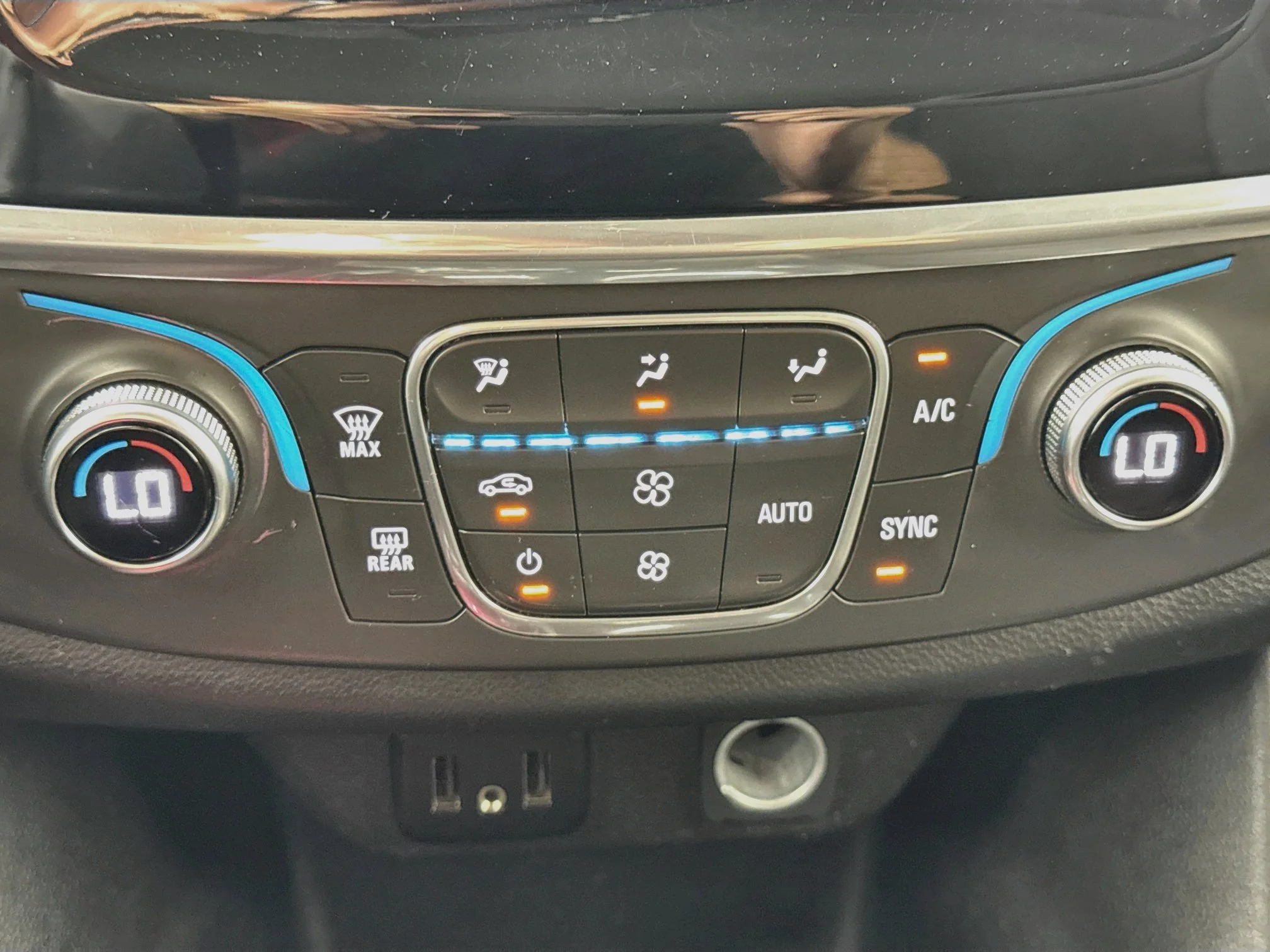 Used 2019 SILVER ICE METALLIC Chevrolet LS image 17