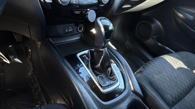 Used 2018 Silver Nissan SV image 29