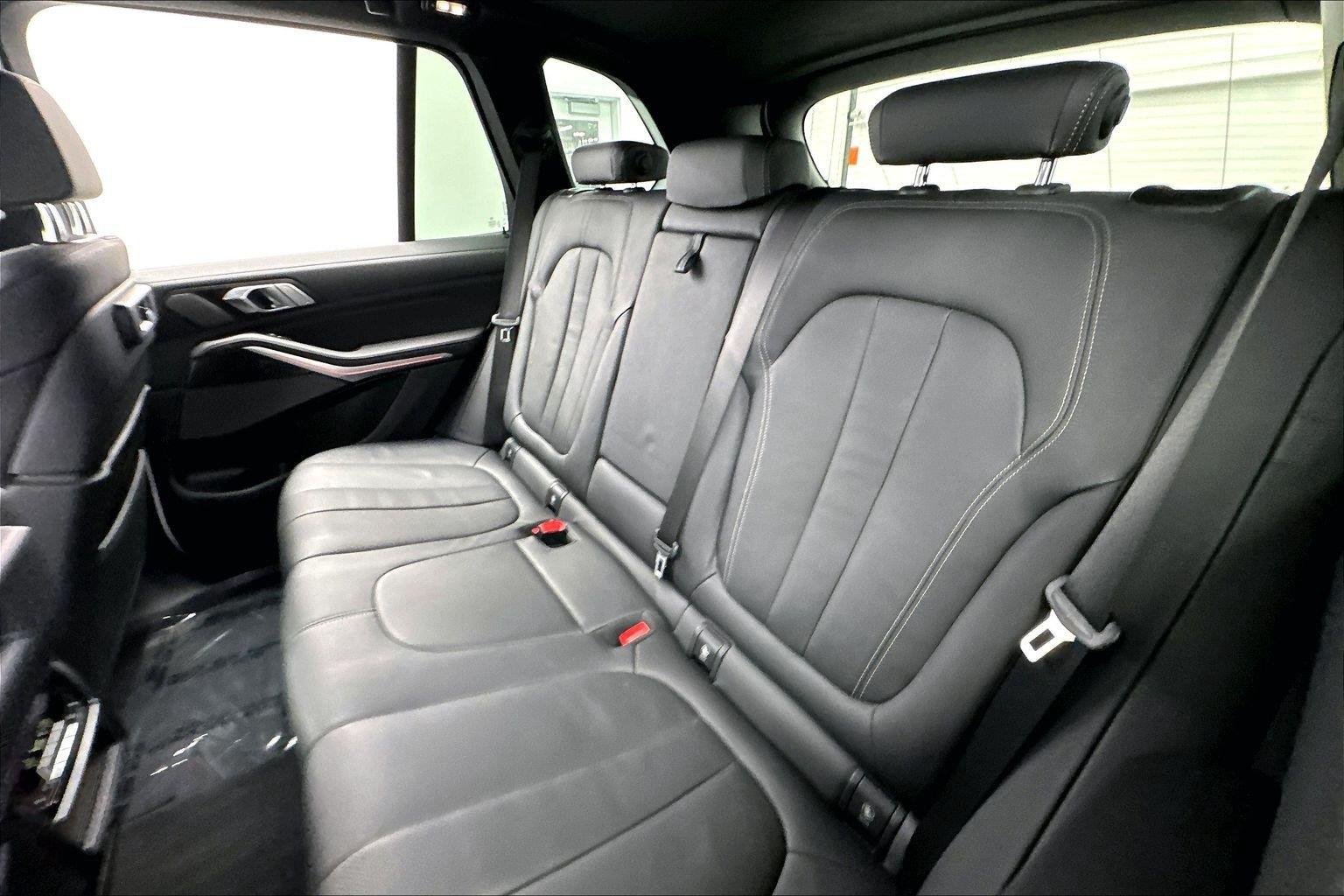Certified Used 2022 Alpine White BMW M50i image 22